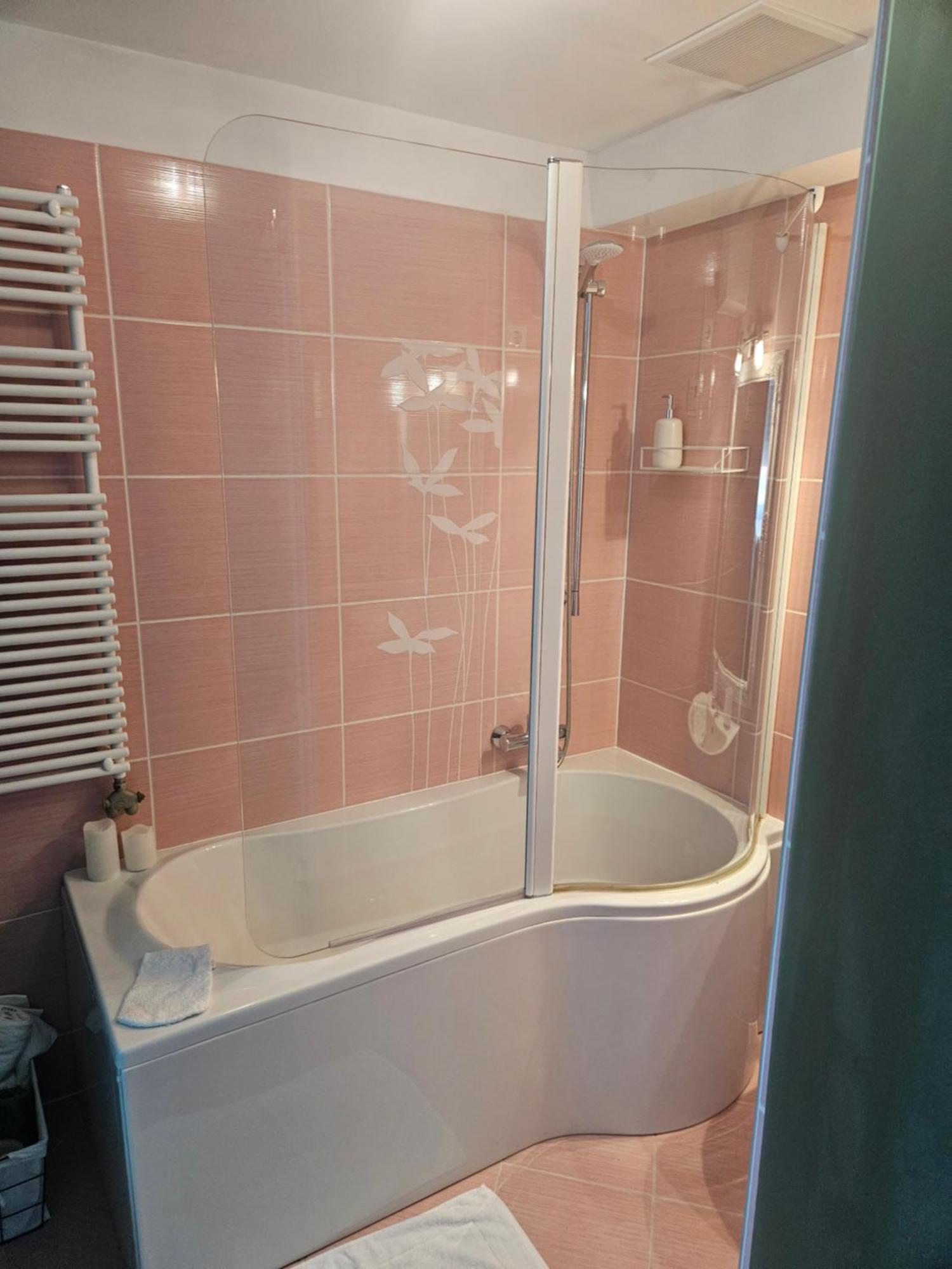 Hellowine Apartman Eger Buitenkant foto